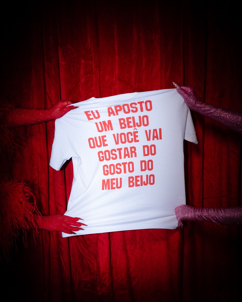 CAMISETA  APOSTO UM BEIJO